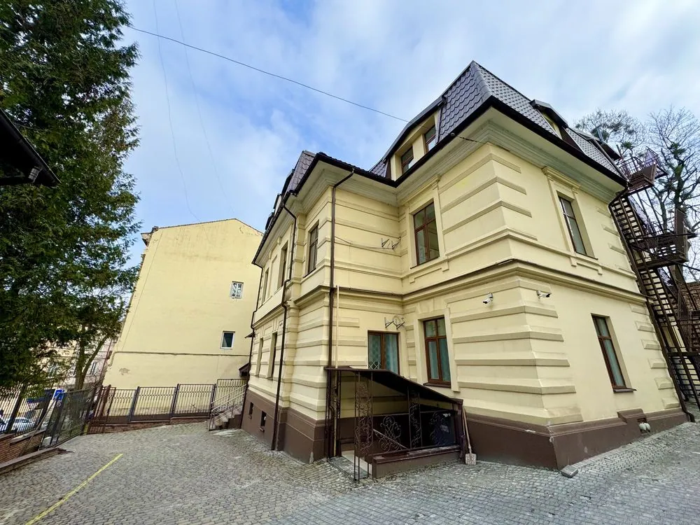 Standalone office building in central Lviv — Halytskyi, Lviv